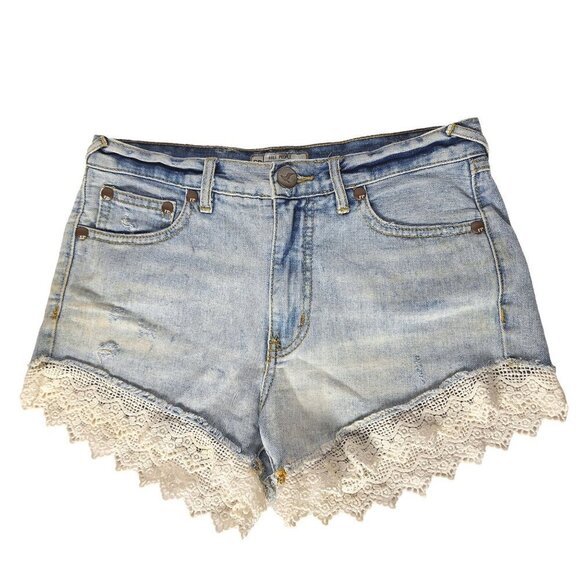 Free People Good Vibes Booty Jean Shorts Size 25 Blue Crochet Lace Distressed - Picture 1 of 5